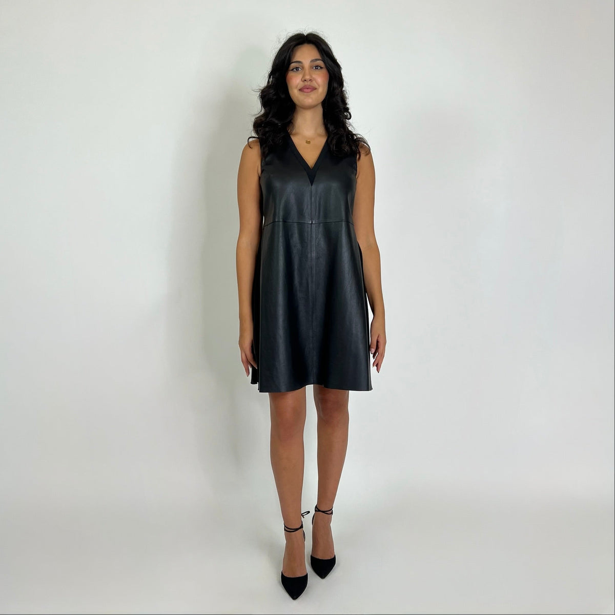 SPORTMAX Abito in pelle di nappa nera e schiena in seta
