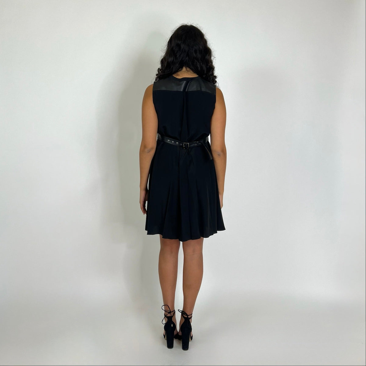 SPORTMAX Abito in pelle di nappa nera e schiena in seta
