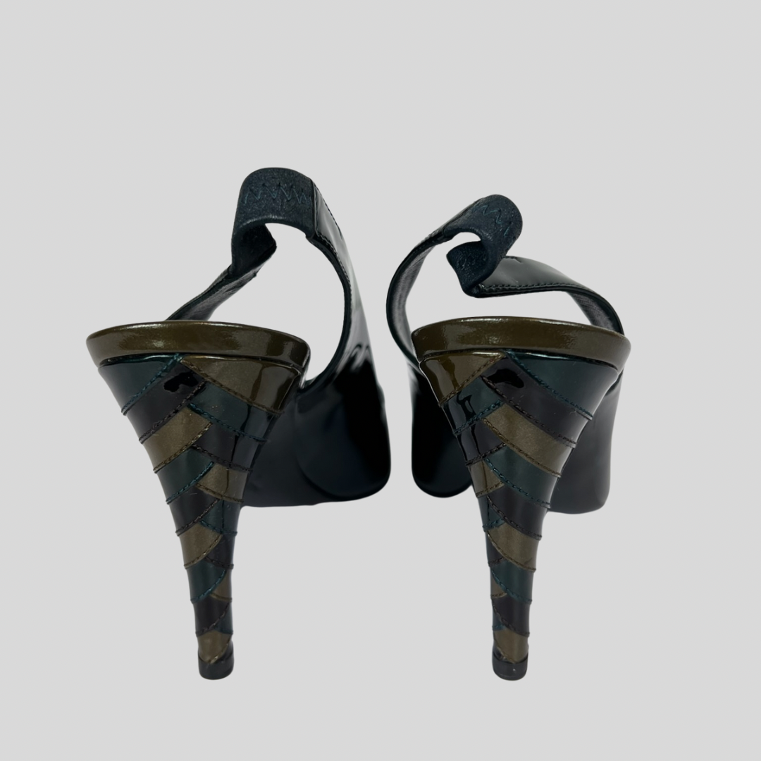 LOUIS VUITTON Scarpa decolté in pelle di vernice verdone