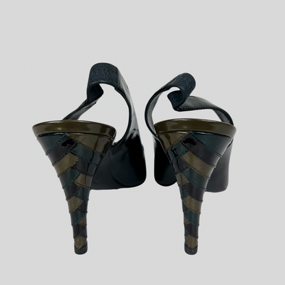 LOUIS VUITTON Scarpa decolté in pelle di vernice verdone