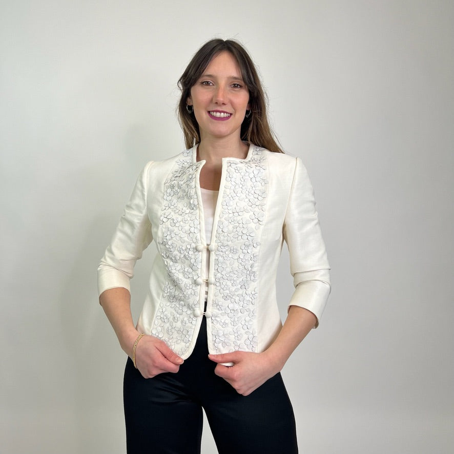 VALENTINO Blazer in tessuto bianco con fiori applicati in pelle 