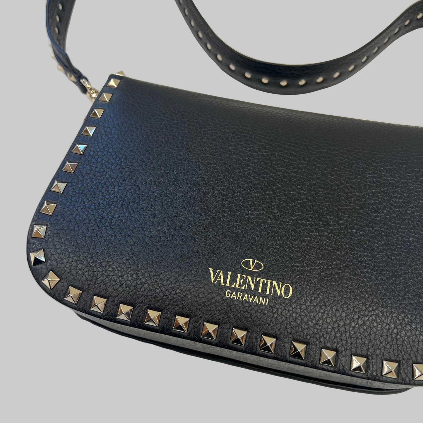 VALENTINO Borsa pelle nera "Rockstud Guitar Rolling"