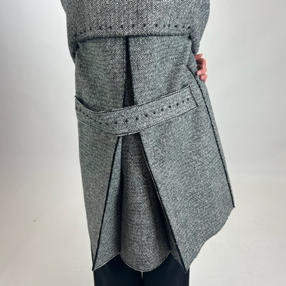 VALENTINO Cappotto in tweed bianco e nero con borchiette nere