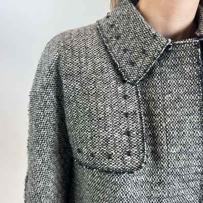 VALENTINO Cappotto in tweed bianco e nero con borchiette nere