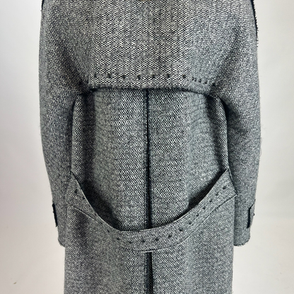 VALENTINO Cappotto in tweed bianco e nero con borchiette nere