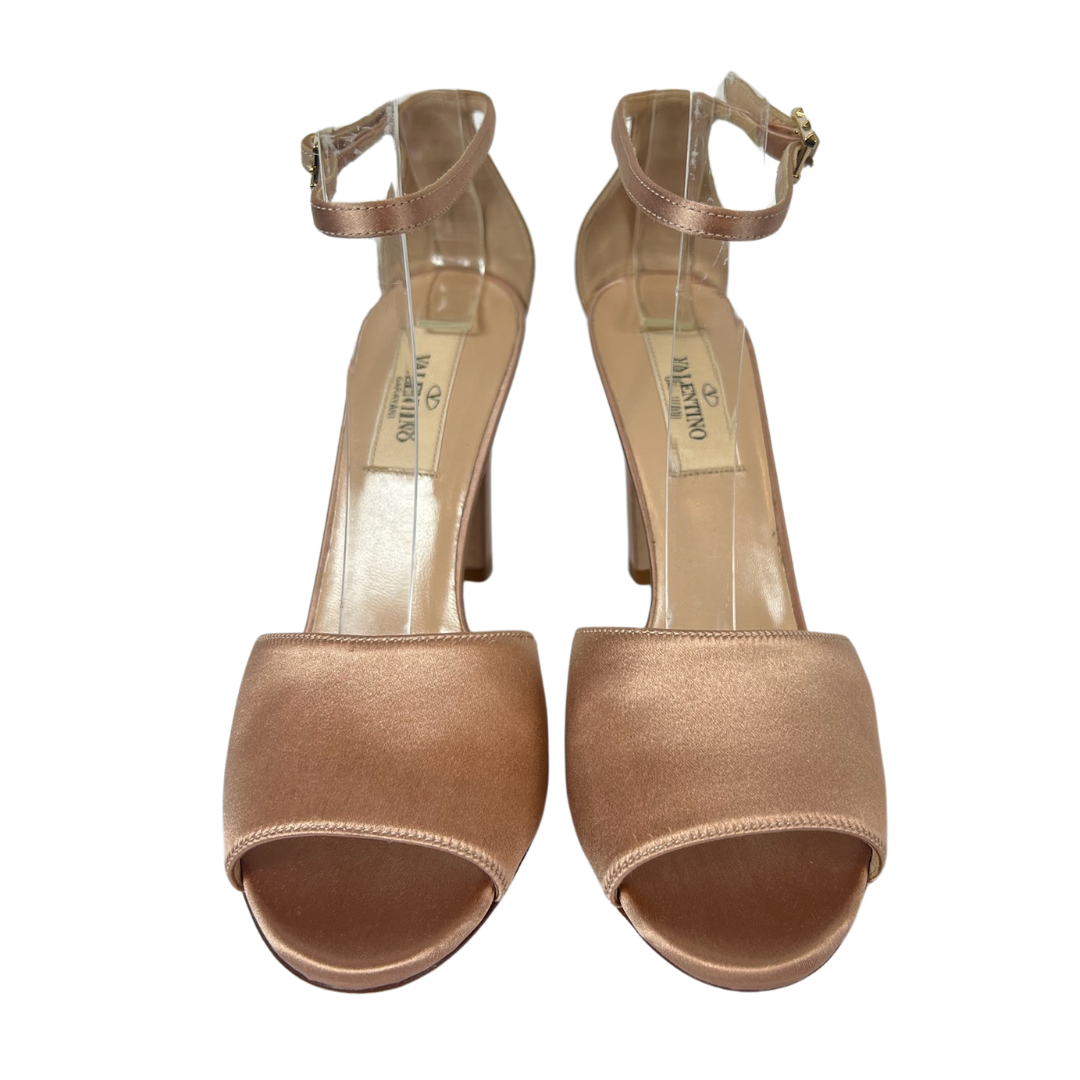 VALENTINO Scarpe sandalo in satin raso cipria