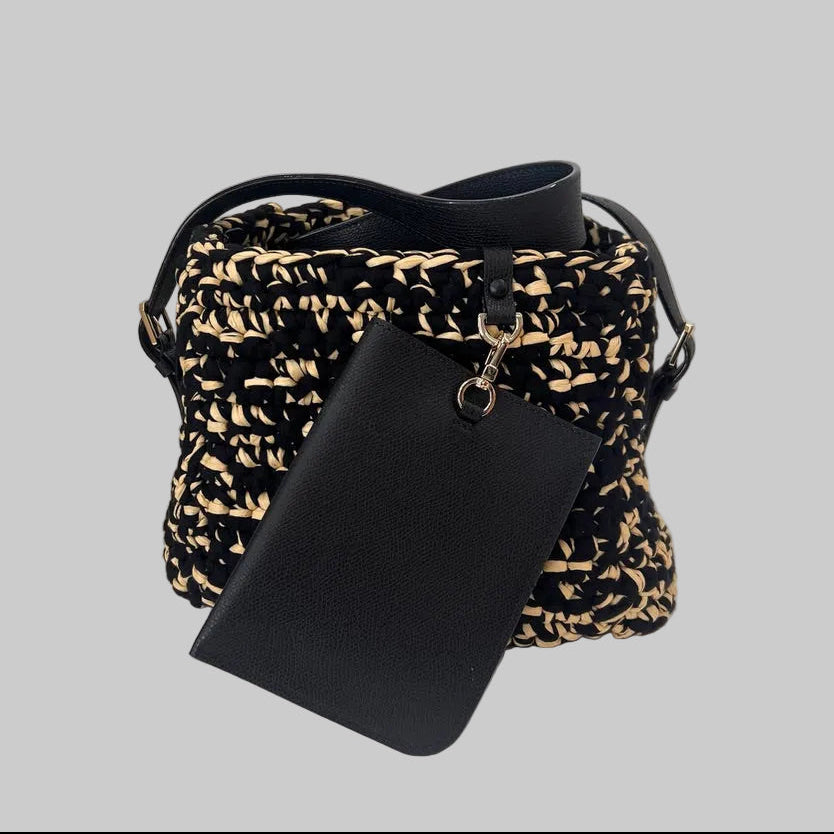 VALEXTRA Borsa secchiello intrecciata in raffia e tessuto nero