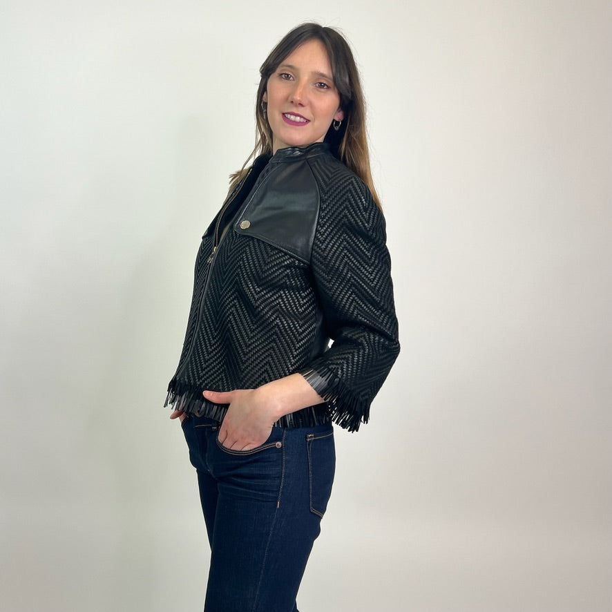 VERSACE COLLECTION Giacca in pelle nera intrecciata con frange