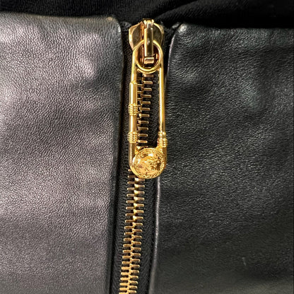 VERSACE Gonna corta in pelle nera