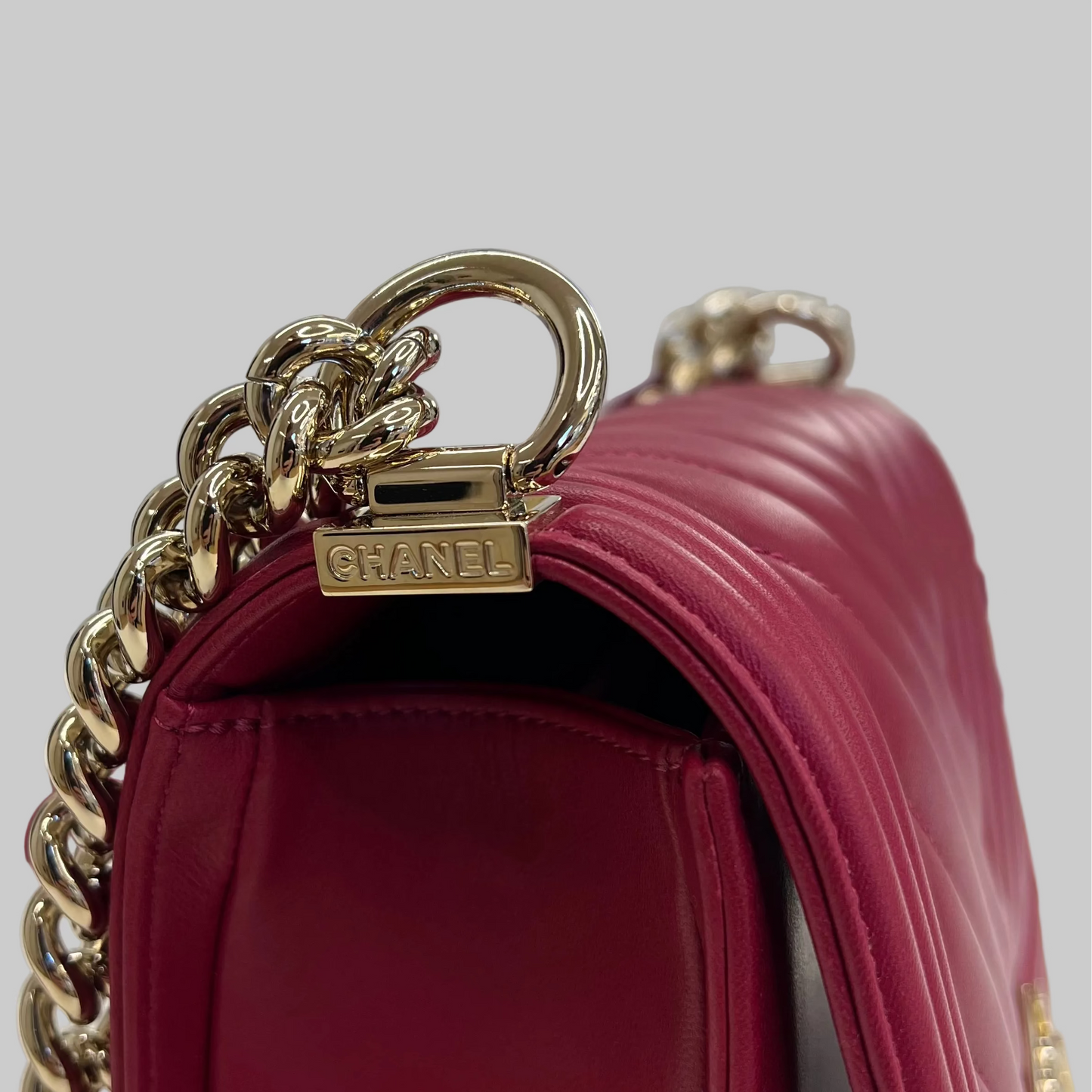 CHANEL Borsa Boy Medium rosso lampone