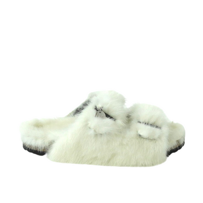    Scarpe Musquè create su modello Birkenstock, due fasce in visone bianco con base in visone bianco.  Possibilità di averle personalizzate in taglia, pelo e colore.      