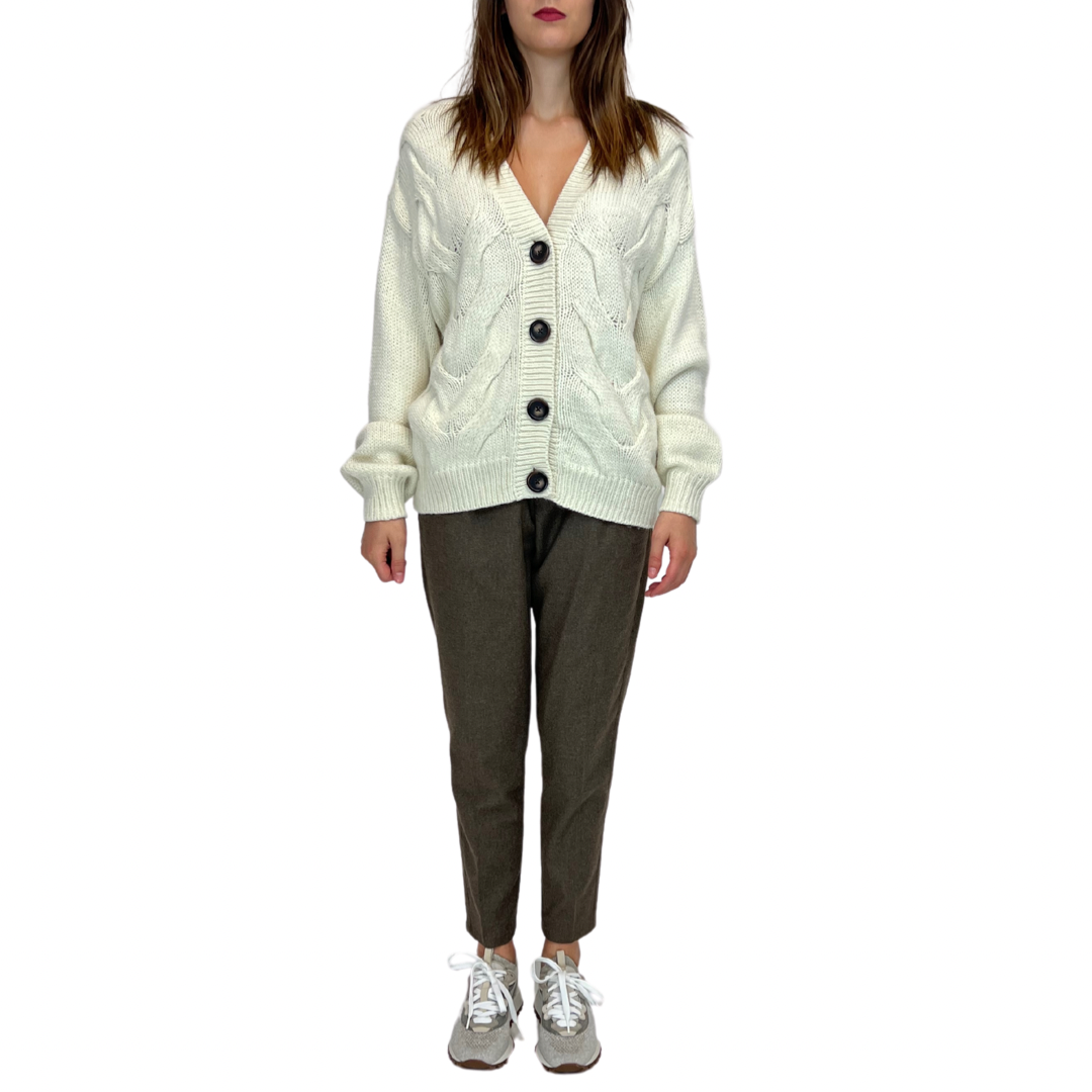 Cardigan panna in cashmere scollo a v a trecce grandi e bottoni scuri grandi modello over