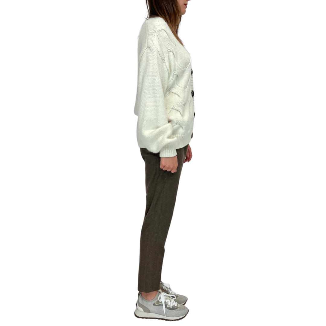 Cardigan panna in cashmere scollo a v a trecce grandi e bottoni scuri grandi modello over