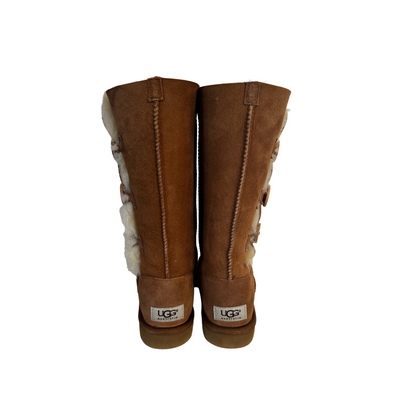 Scarpe stivali gambale alto con apertura 3 bottoni in montone chestnut, interno in lana.  "Bailey Button Triplet"